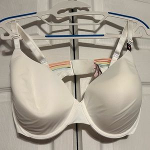 Victoria’s Secret 40D full coverage cotton underwire bra. Never worn.